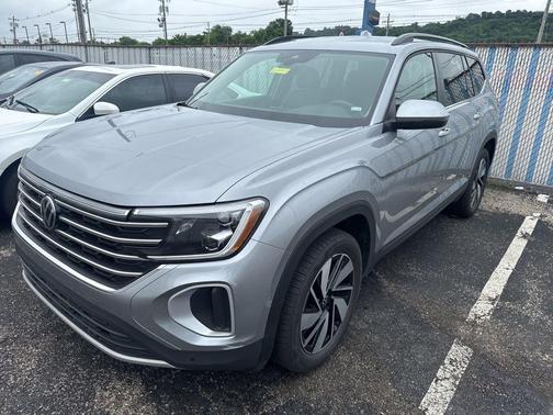 Silver Mist Metallic 2026 Volkswagen Atlas 2.0T SE w/Technology