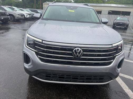 Silver Mist Metallic 2026 Volkswagen Atlas 2.0T SE w/Technology