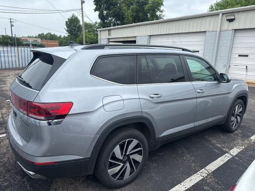 Silver Mist Metallic 2026 Volkswagen Atlas 2.0T SE w/Technology