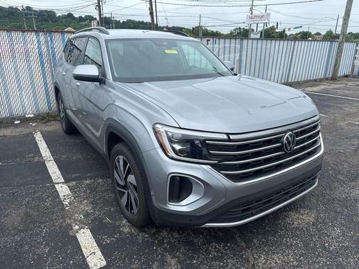 Silver Mist Metallic 2026 Volkswagen Atlas 2.0T SE w/Technology