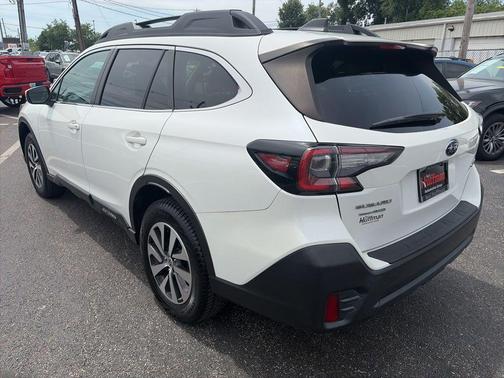 Crystal White Pearl 2022 Subaru Outback Premium