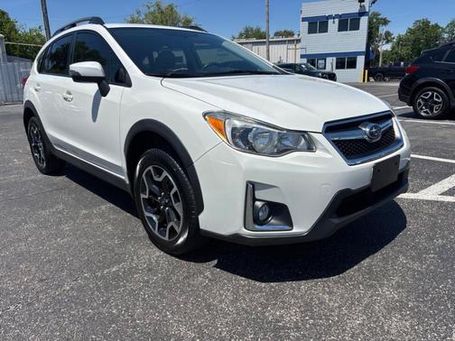Crystal White Pearl 2017 Subaru Crosstrek 2.0i Limited