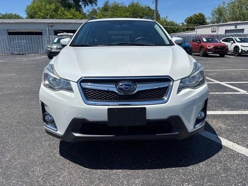 Crystal White Pearl 2017 Subaru Crosstrek 2.0i Limited