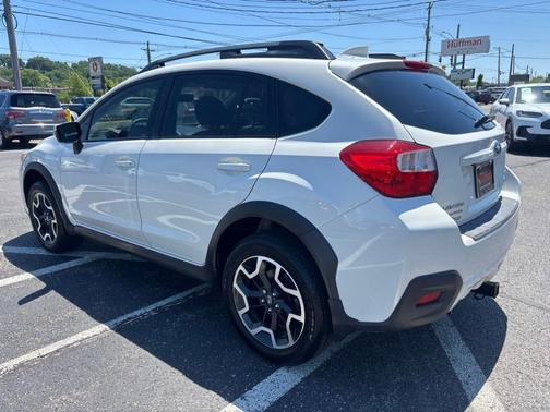 Crystal White Pearl 2017 Subaru Crosstrek 2.0i Limited