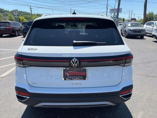 Pure White 2025 Volkswagen Taos 1.5T SE