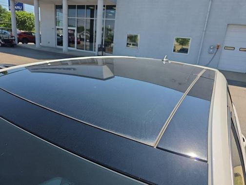 White Metallic 2022 Ford Edge Titanium