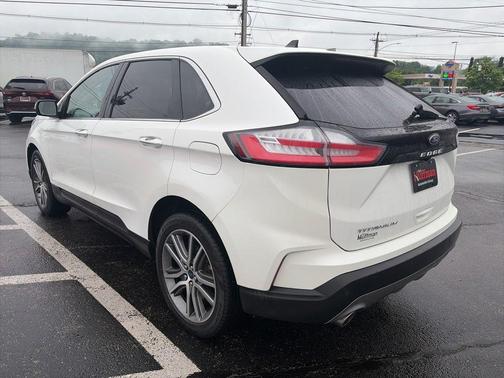 White Metallic 2022 Ford Edge Titanium