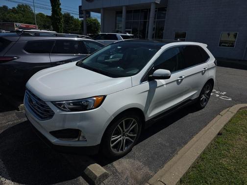 White Metallic 2022 Ford Edge Titanium