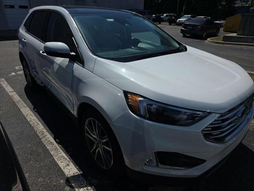 White Metallic 2022 Ford Edge Titanium