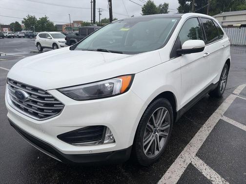 White Metallic 2022 Ford Edge Titanium