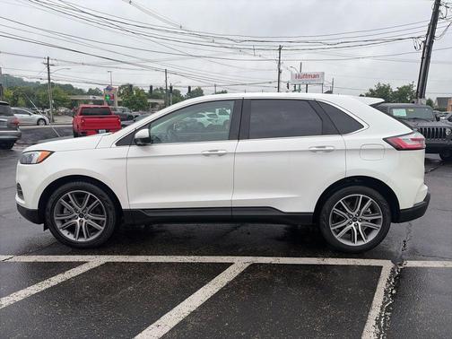 White Metallic 2022 Ford Edge Titanium