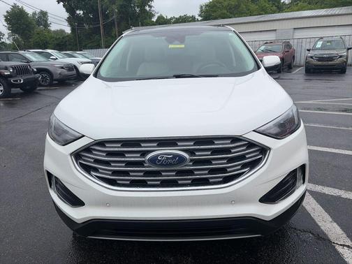 White Metallic 2022 Ford Edge Titanium