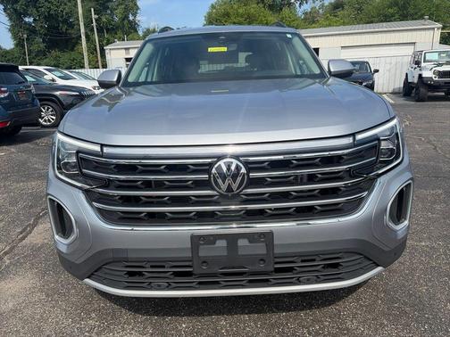 Deep Black Pearl Effect 2026 Volkswagen Atlas 2.0T SE W/TECHNOLOGY