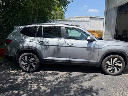 Deep Black Pearl Effect 2026 Volkswagen Atlas 2.0T SE W/TECHNOLOGY