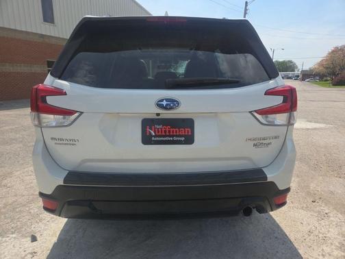 Crystal White Pearl 2021 Subaru Forester Limited