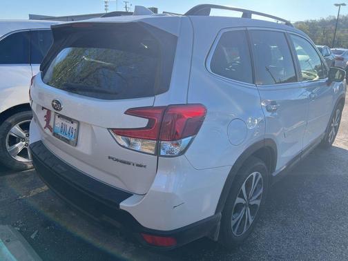 Crystal White Pearl 2021 Subaru Forester Limited