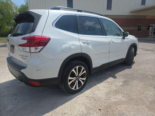 Crystal White Pearl 2021 Subaru Forester Limited