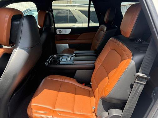 White 2021 Lincoln Navigator Reserve