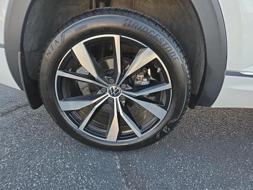 2024 Volkswagen Atlas 2.0T SEL Premium R-Line