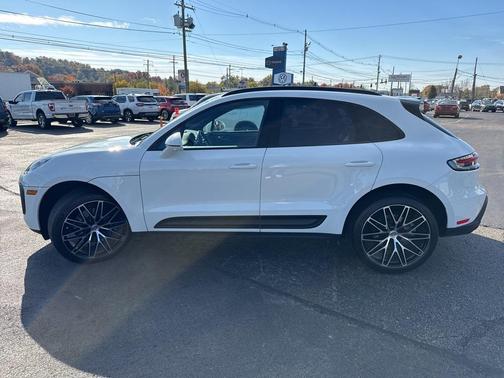 2023 Porsche Macan Base