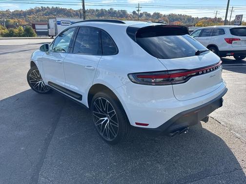 2023 Porsche Macan Base