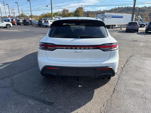 2023 Porsche Macan Base