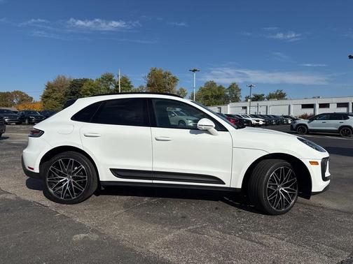 2023 Porsche Macan Base
