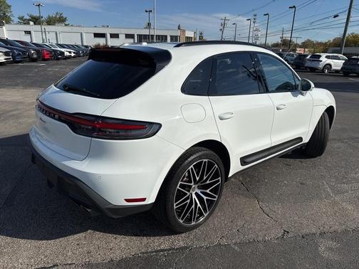 2023 Porsche Macan Base