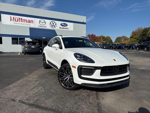2023 Porsche Macan Base