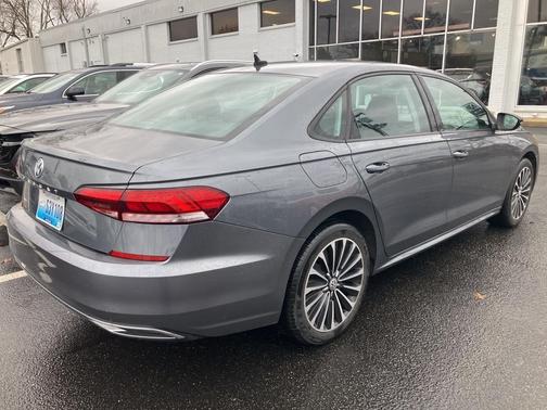 2022 Volkswagen Passat 2.0T Limited Edition