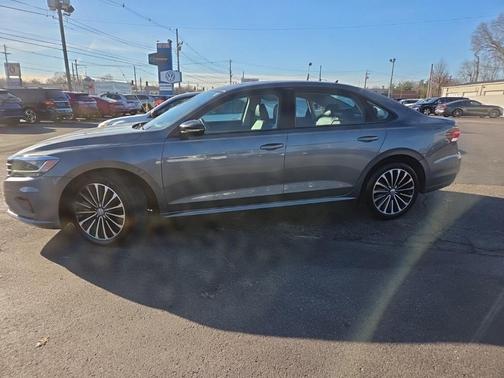 2022 Volkswagen Passat 2.0T Limited Edition