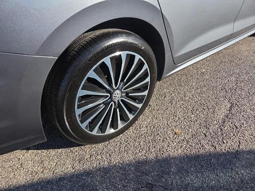 2022 Volkswagen Passat 2.0T Limited Edition