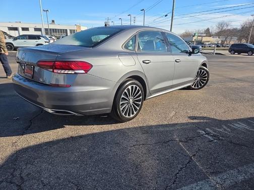 2022 Volkswagen Passat 2.0T Limited Edition