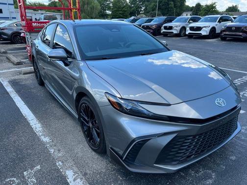 Metal 2025 Toyota Camry SE