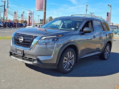 2023 Nissan Pathfinder SL