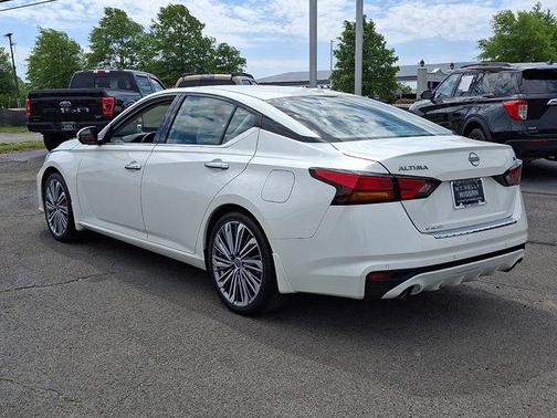 Pearl White Tricoat 2023 Nissan Altima 2.5 SL
