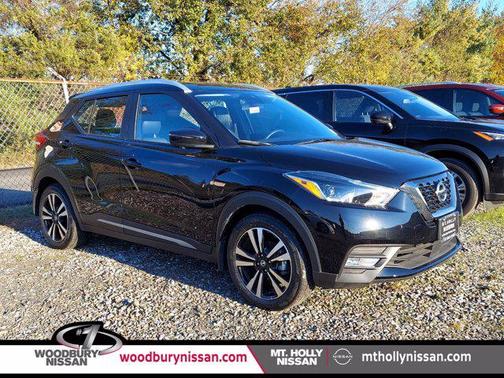Super Black 2020 Nissan Kicks SR