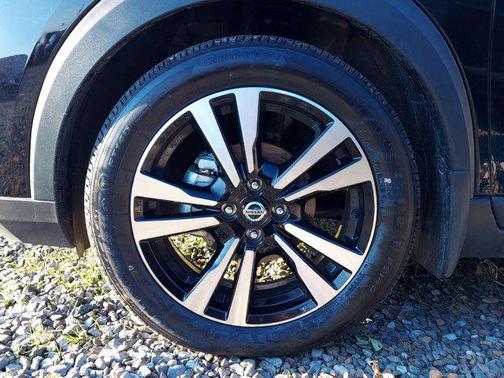 Super Black 2020 Nissan Kicks SR