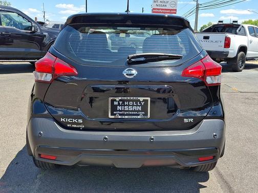 Super Black 2020 Nissan Kicks SR