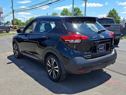Super Black 2020 Nissan Kicks SR