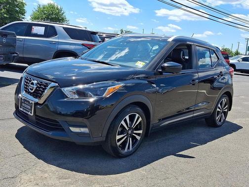 Super Black 2020 Nissan Kicks SR