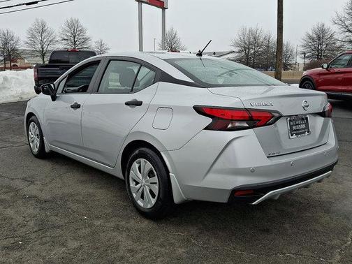 2022 Nissan Versa 1.6 S