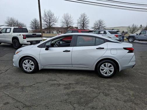 2022 Nissan Versa 1.6 S