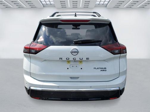 Everest White Pearl Tricoat 2026 Nissan Rogue Platinum