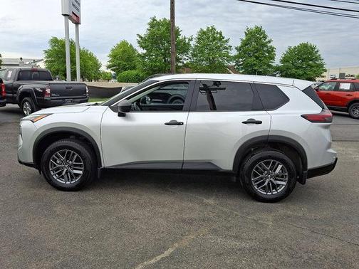 Brilliant Silver Metallic 2025 Nissan Rogue S