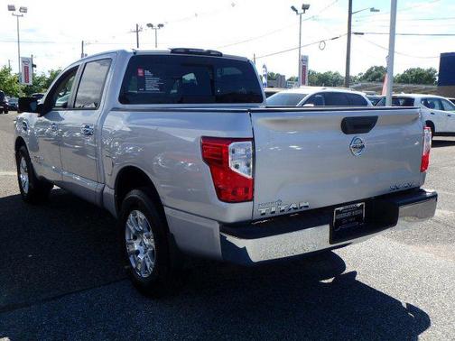 2017 Nissan Titan SV