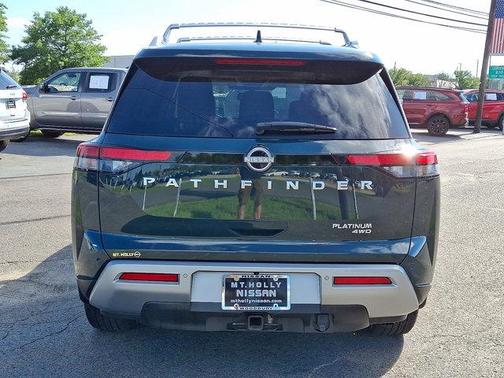 2022 Nissan Pathfinder Platinum