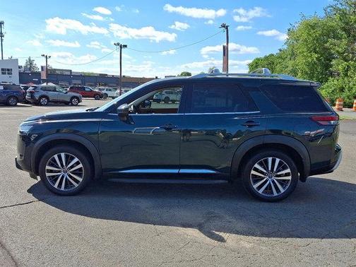2022 Nissan Pathfinder Platinum