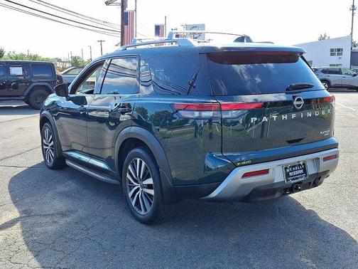 2022 Nissan Pathfinder Platinum
