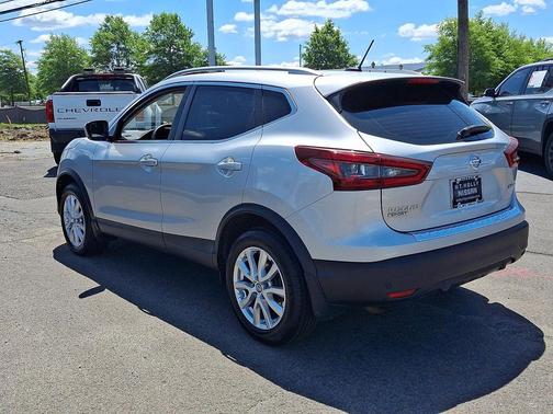 Brilliant Silver Metallic 2021 Nissan Rogue Sport SV